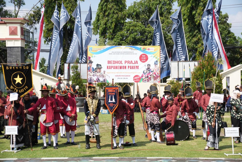 Kirab Bedhol Projo Pakem Semarak, Bupati Sleman Tekankan Pentingnya Menjaga Warisan Budaya